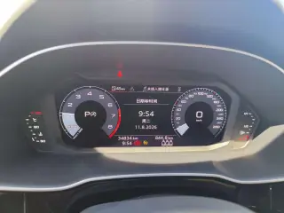 Audi Q3 2022 gris compteur affichant le kilométrage réel — véhicule importé de Chine par Chine Direct Auto