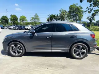 Audi Q3 2022 gris vu de profil — véhicule importé de Chine par Chine Direct Auto