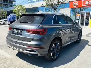 Audi Q3 2022 gris de trois quarts arrière — véhicule importé de Chine par Chine Direct Auto