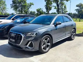 Audi Q3 2022 gris de trois quarts avant — véhicule importé de Chine par Chine Direct Auto