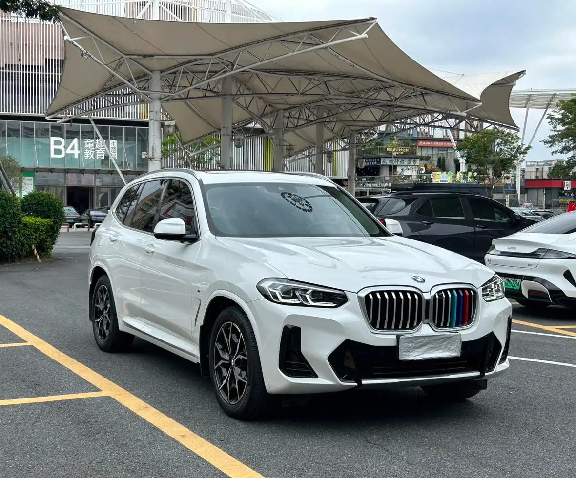 BMW X3 2022 blanc de trois quarts avant — véhicule importé de Chine par Chine Direct Auto