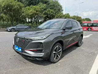Changan CS75 Plus 2020 gris de trois quarts avant — véhicule importé de Chine par Chine Direct Auto