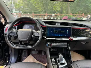 Dongfeng Fengshen AX7 2022 noir poste de conduite — véhicule importé de Chine par Chine Direct Auto