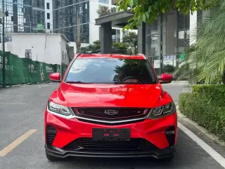Geely Binyue 2020 rouge vu de face — véhicule importé de Chine par Chine Direct Auto