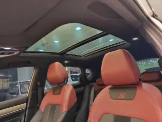 Geely Binyue 2021 blanc toit panoramique et sellerie sport — véhicule importé de Chine par Chine Direct Auto