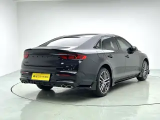 Geely Xingrui 2024 noir de trois quarts arrière — véhicule importé de Chine par Chine Direct Auto