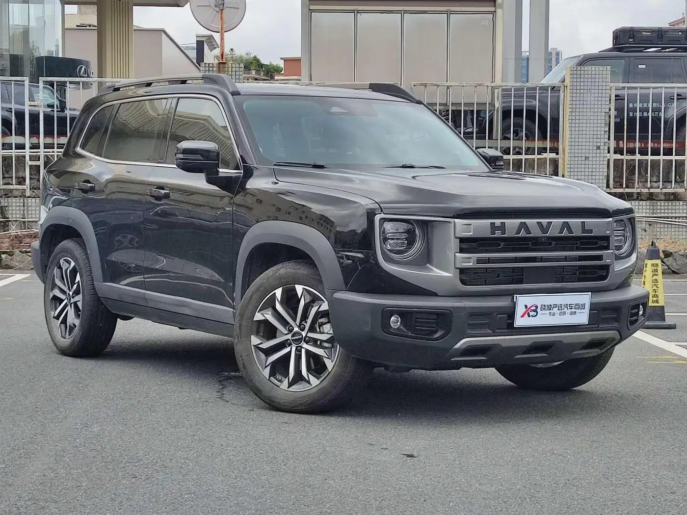 Haval Big Dog 2024 noir de trois quarts avant — véhicule importé de Chine par Chine Direct Auto