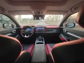 Haval Cool Dog 2022 noir poste de conduite et sellerie rouge — véhicule importé de Chine par Chine Direct Auto