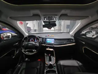 Haval H6 2021 blanc poste de conduite — véhicule importé de Chine par Chine Direct Auto