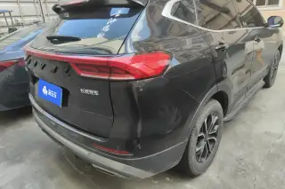 Haval H6 2023 noir de trois quarts arrière — véhicule importé de Chine par Chine Direct Auto