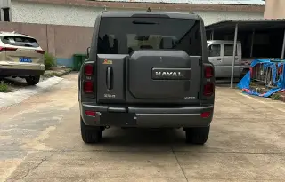 Haval H9 2024 gris vu de l'arrière avec roue de secours — véhicule importé de Chine par Chine Direct Auto