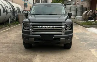 Haval H9 2024 gris vu de face — véhicule importé de Chine par Chine Direct Auto