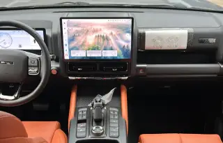 Haval H9 2024 gris poste de conduite et sellerie orange — véhicule importé de Chine par Chine Direct Auto