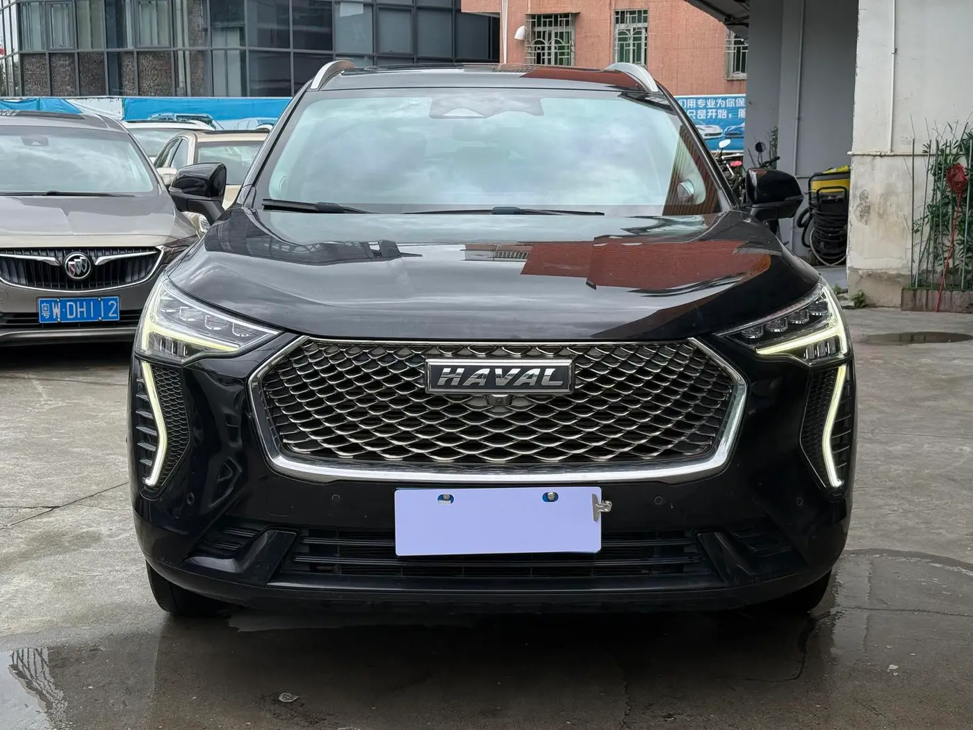 Haval Jolion 2021 noir vu de face — véhicule importé de Chine par Chine Direct Auto