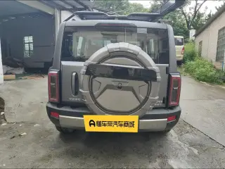 Haval Raptor PHEV 2026 gris vu de l'arrière avec roue de secours — véhicule importé de Chine par Chine Direct Auto