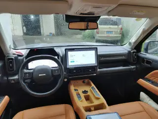 Haval Raptor PHEV 2026 gris poste de conduite — véhicule importé de Chine par Chine Direct Auto
