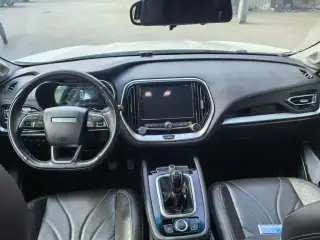 Jetour X70 2018 blanc poste de conduite — véhicule importé de Chine par Chine Direct Auto