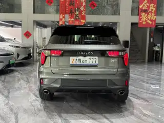 Lynk & Co 01 2021 gris vu de l'arrière — véhicule importé de Chine par Chine Direct Auto