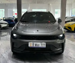 Lynk & Co 01 2021 gris vu de face — véhicule importé de Chine par Chine Direct Auto