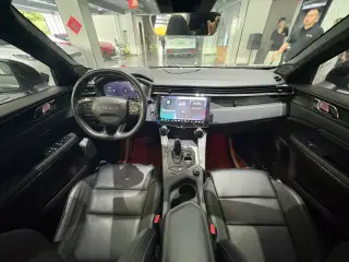 Lynk & Co 01 2021 gris poste de conduite — véhicule importé de Chine par Chine Direct Auto