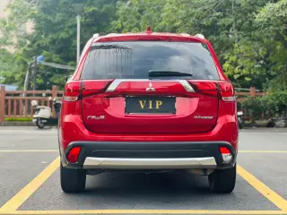 Mitsubishi Outlander 2018 rouge vu de l'arrière — véhicule importé de Chine par Chine Direct Auto