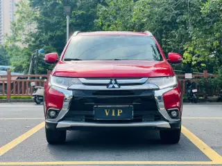 Mitsubishi Outlander 2018 rouge vu de face — véhicule importé de Chine par Chine Direct Auto