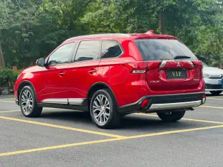 Mitsubishi Outlander 2018 rouge de trois quarts arrière — véhicule importé de Chine par Chine Direct Auto