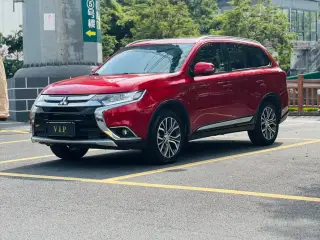 Mitsubishi Outlander 2018 rouge de trois quarts avant — véhicule importé de Chine par Chine Direct Auto