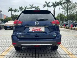 Nissan X-Trail 2017 bleu vu de l'arrière — véhicule importé de Chine par Chine Direct Auto