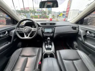 Nissan X-Trail 2017 bleu poste de conduite — véhicule importé de Chine par Chine Direct Auto