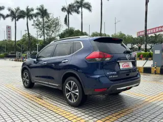 Nissan X-Trail 2017 bleu de trois quarts arrière — véhicule importé de Chine par Chine Direct Auto