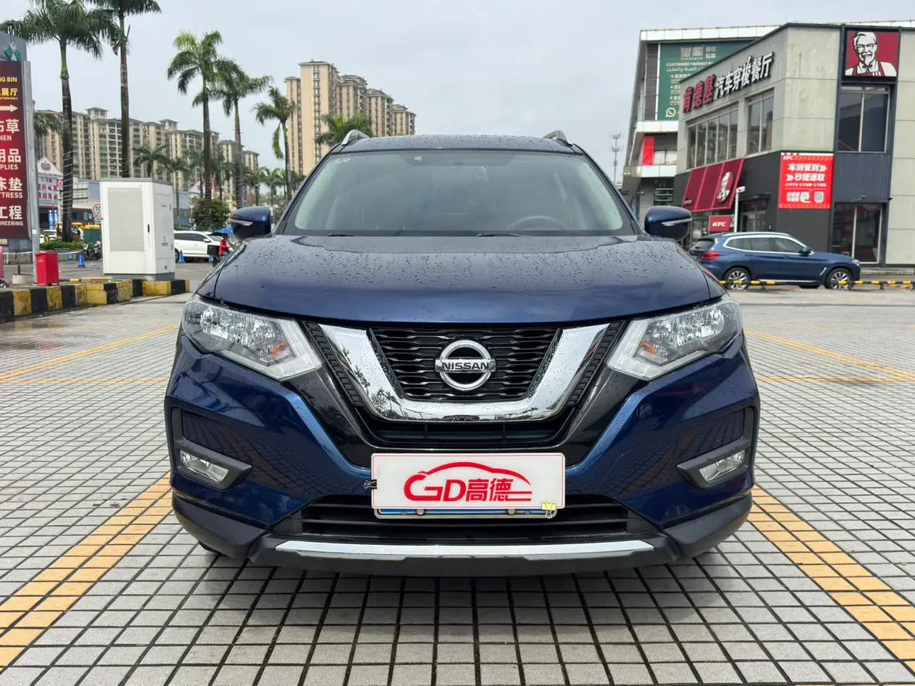 Nissan X-Trail 2017 bleu vu de face — véhicule importé de Chine par Chine Direct Auto