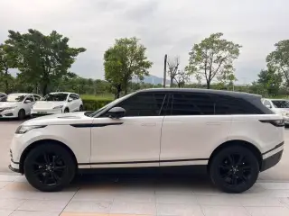 Range Rover Velar 2023 blanc vu de profil — véhicule importé de Chine par Chine Direct Auto