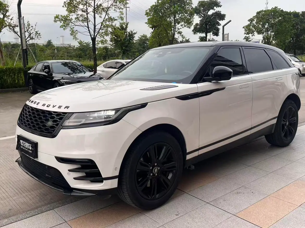 Range Rover Velar 2023 blanc de trois quarts avant — véhicule importé de Chine par Chine Direct Auto
