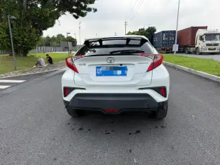 Toyota Izoa 2021 blanc vu de l'arrière — véhicule importé de Chine par Chine Direct Auto