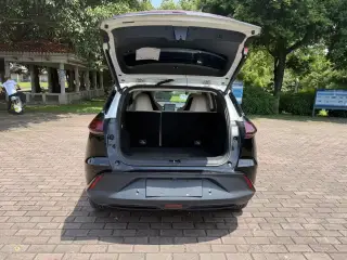 XPeng G3 2019 noir hayon ouvert et coffre — véhicule importé de Chine par Chine Direct Auto