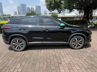 XPeng G3 2019 noir vu de profil — véhicule importé de Chine par Chine Direct Auto